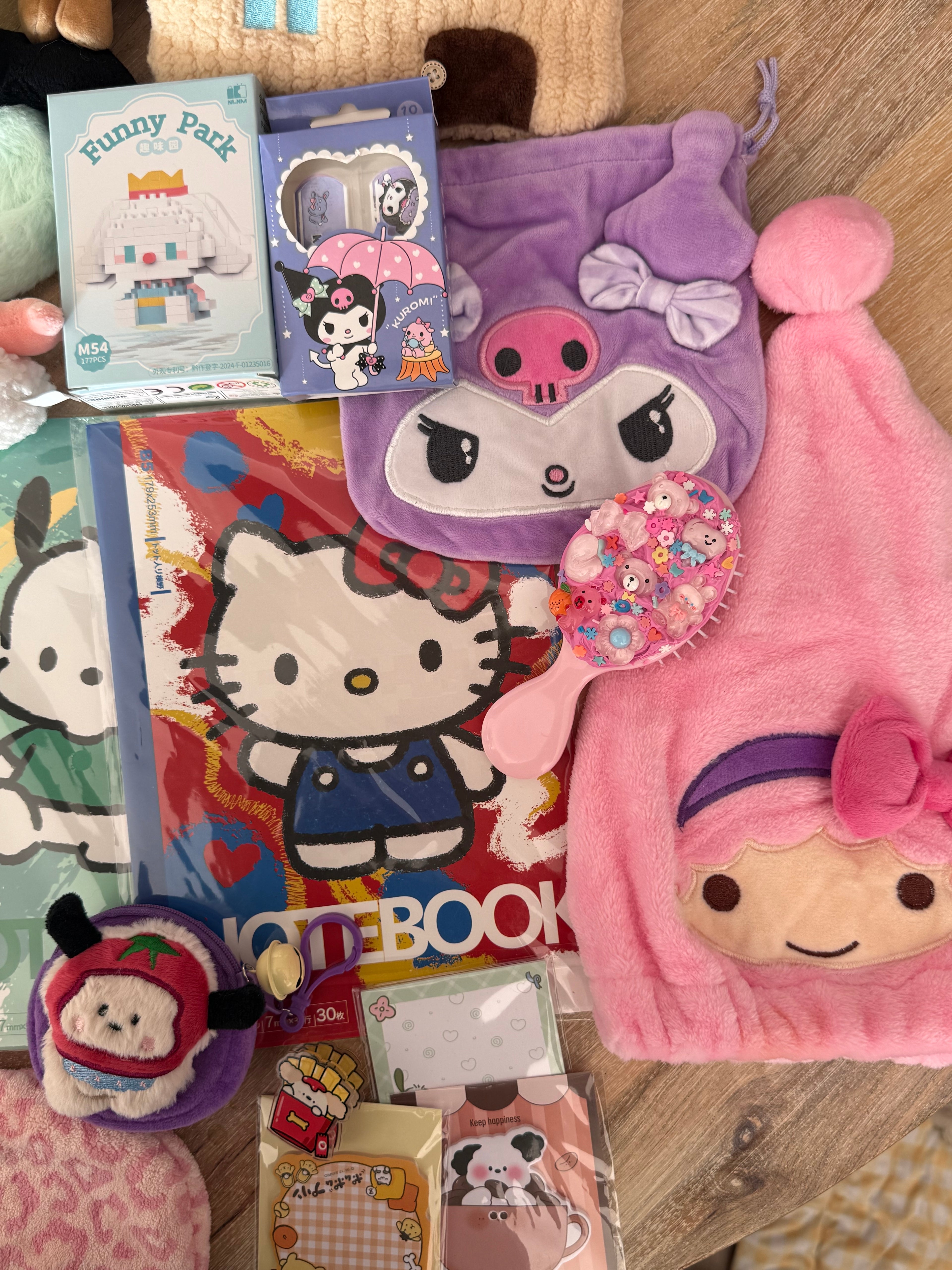 Funky Finds Box ✧ MEDIUM ✧ Sanrio Random Items