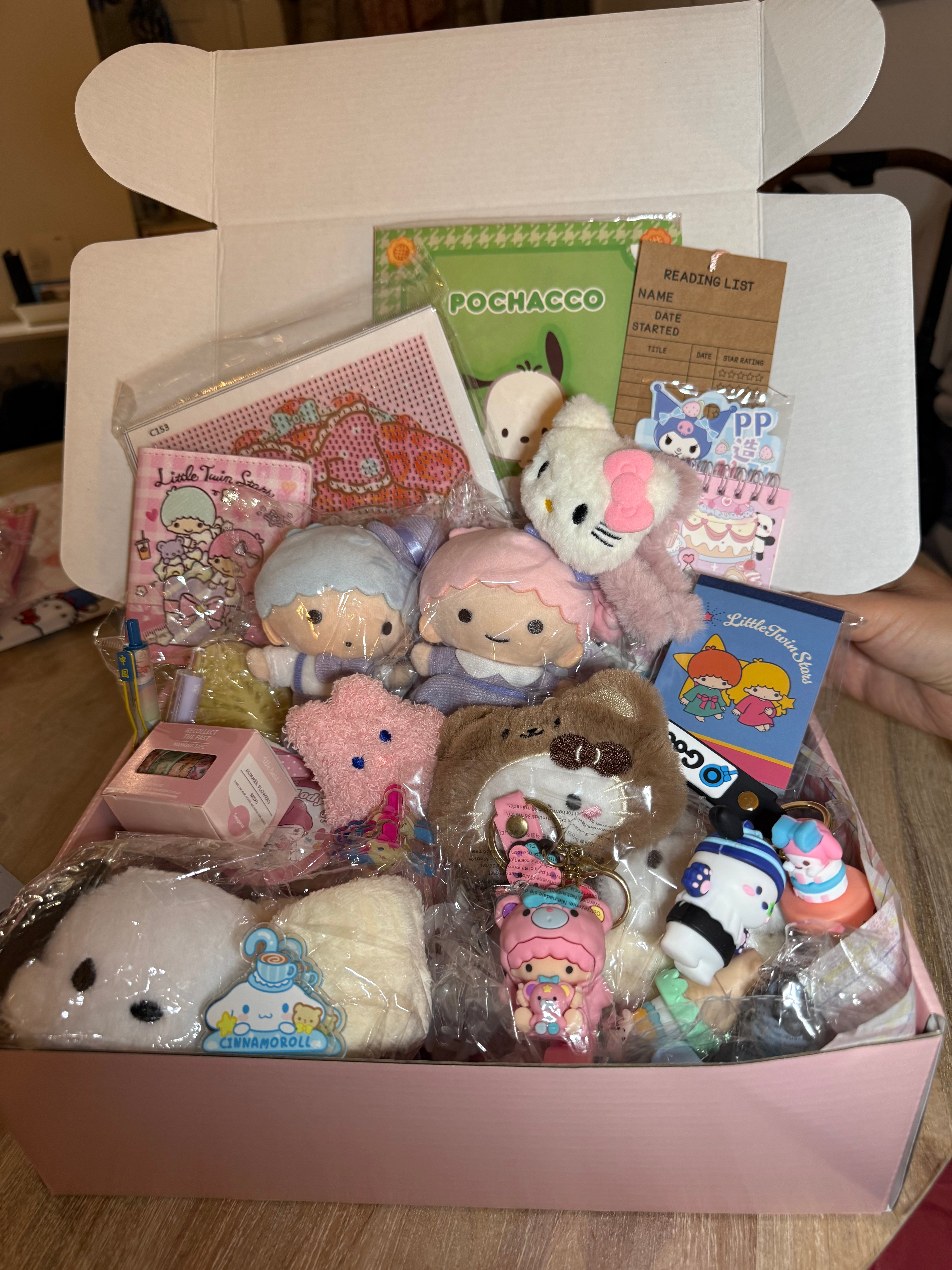 Lucky Star Box + FREE mini mystery Scoop✧.LARGE ✧ Mixed Characters ALL Sanrio Mystery Box