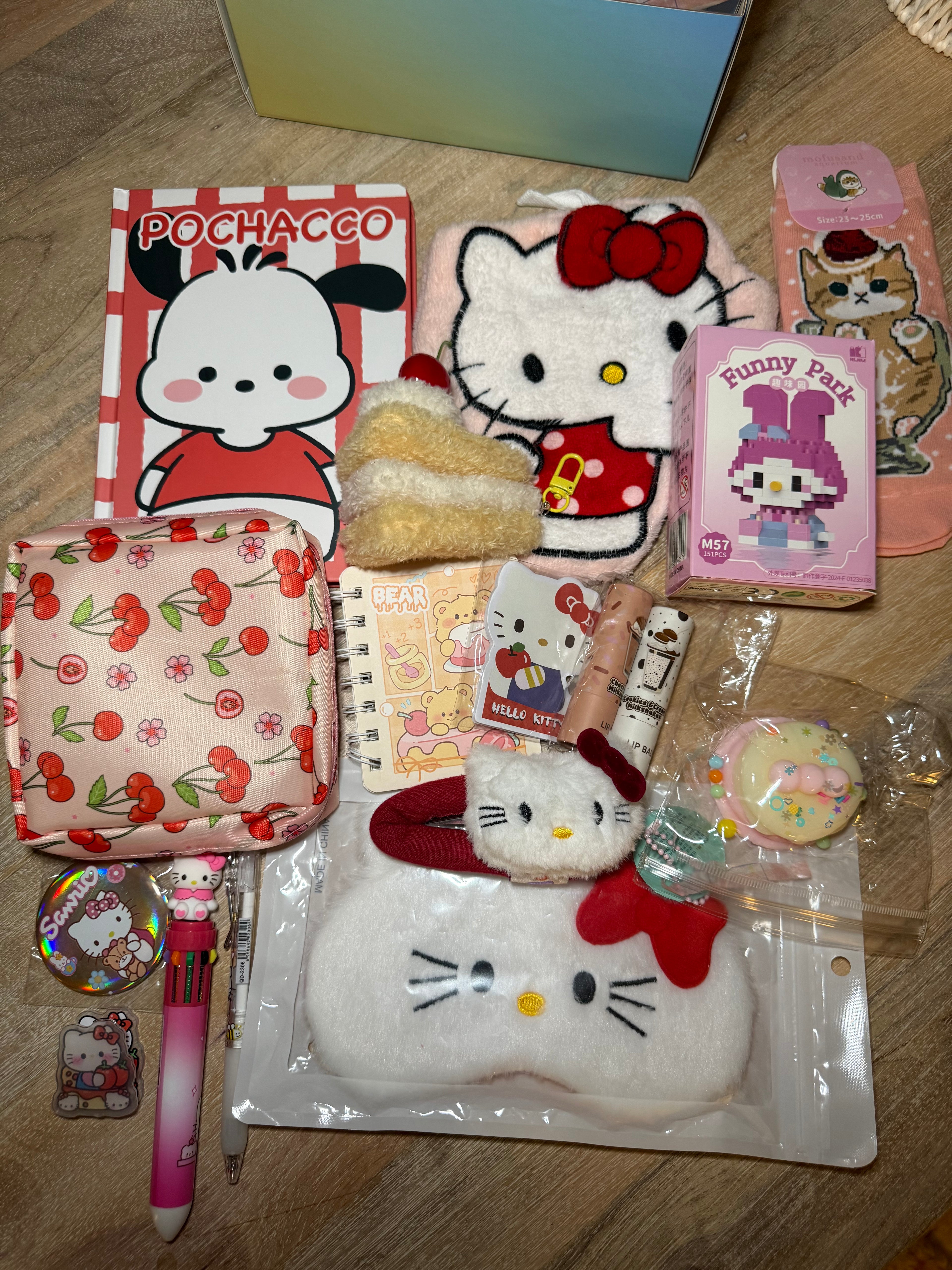 Cutie Kitty Pie Box 🍒✧ MEDIUM ✧ Hello Kitty Beauty & Stationary Gift
