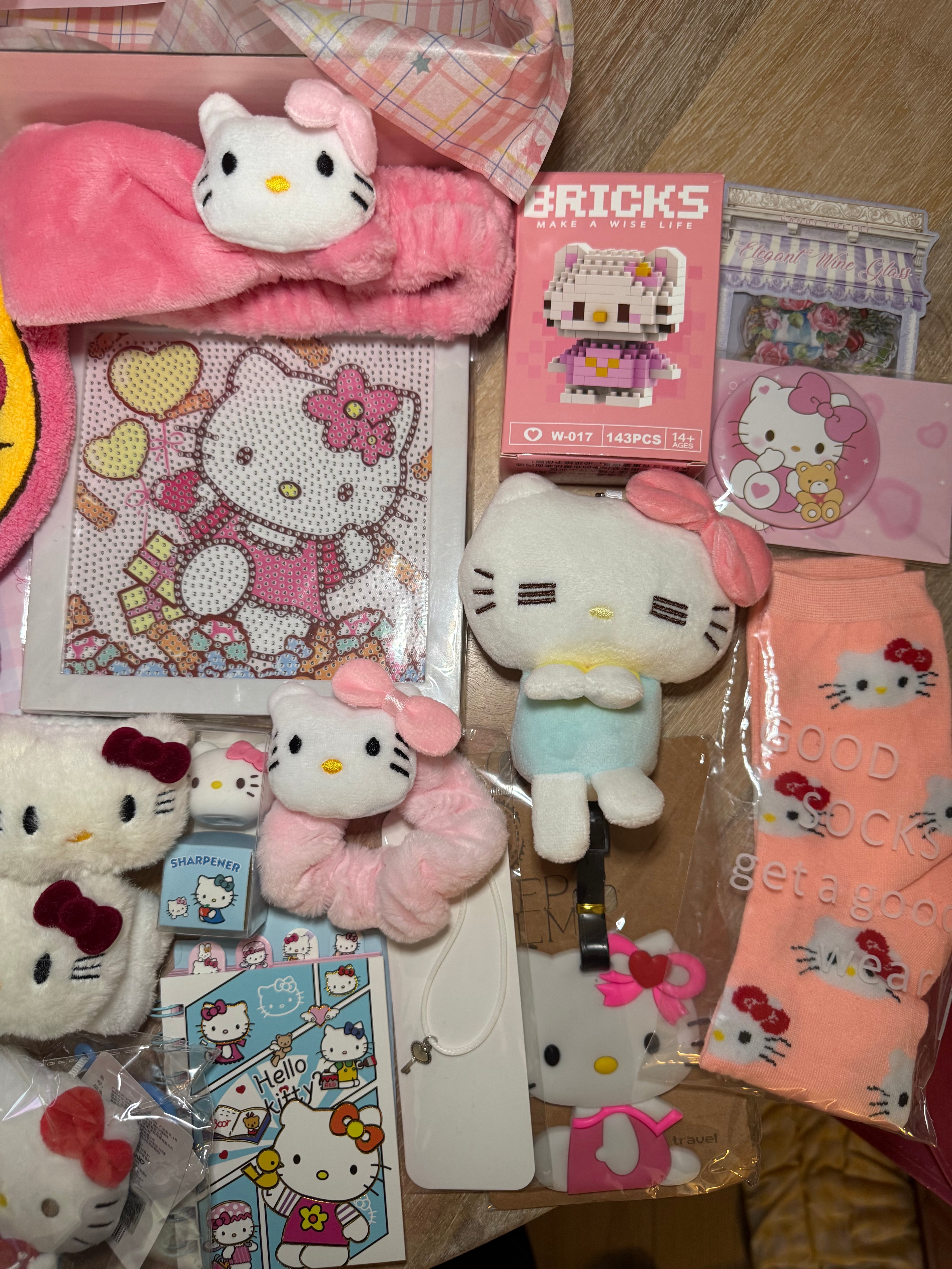 Bubblegum Kitty Club Box 🎀 + LUXURY Gift - Large - Hello Kitty PINK Supreme